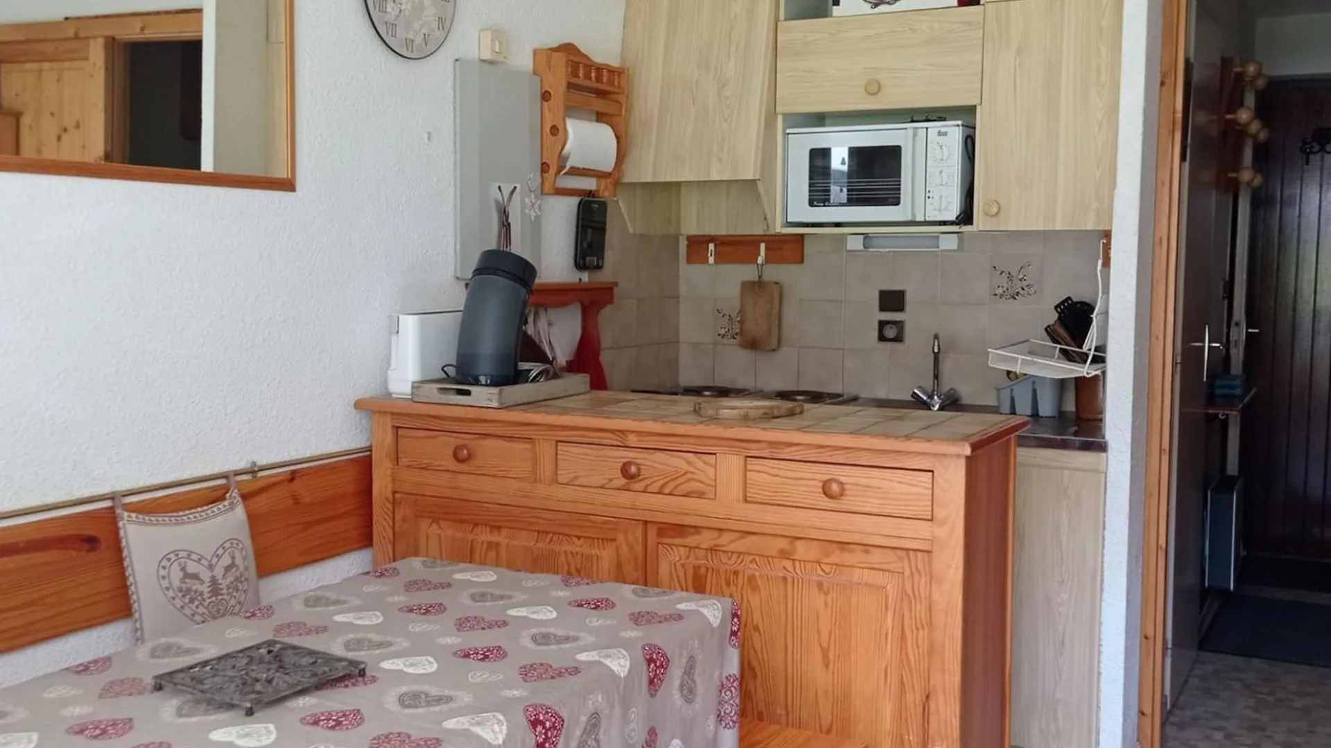 Charmant 2 Pieces Avec Terrasse, Proche Navettes Et Jardins D'Enfants, Quartier Calme - Fr-1-676-155 Chatel